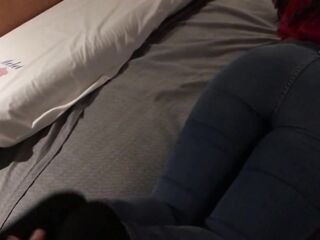 Convenzo mi novia para cogermela mientras hace tarea