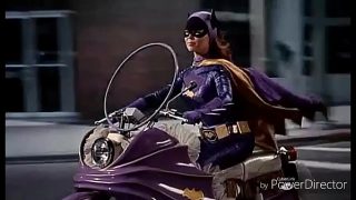 Phong cách cổ điển Batgirl Cosplayer fuck trong đít và âm hộ trong Batman XXX Parody