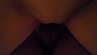Esposa Tetona Infiel Folla con su Amante en la Cama de su Esposo!