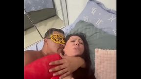 Parte 04: Corno frouxo chamou o amigo dotado pra arrombar meu cuzinho na nossa cama