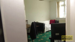 Cherry English futută anal de Pascal White