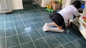 padrastro pervertido atarapa a su hijastra en cuatro patas y la folla hasta eyacular