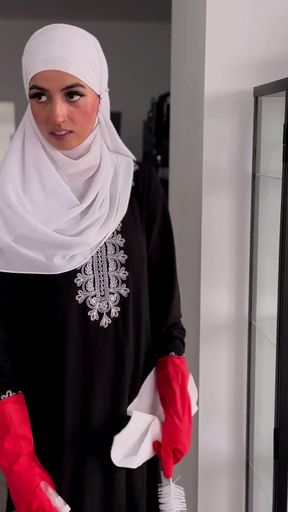 Muslim Maid Catches Her Boss Wanking