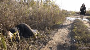 AURORA - Wake up bitch and clean my dirty feet (4K)