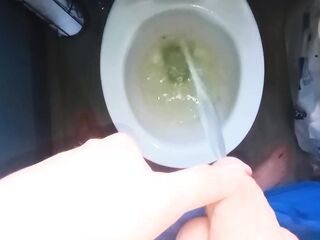 Smutty oily BWC pissing for you my hot milf