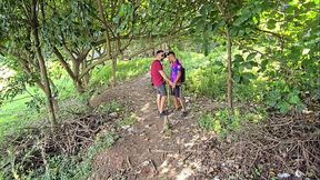 Suruba na trilha - Putaria gostosa no matagal - Parte 01