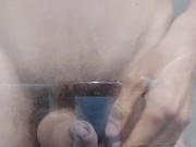 prova anale con dildo sotto la doccia