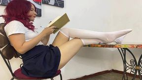 mi hijastra la pongo a chuparme la polla por ser tan grosera conmigo