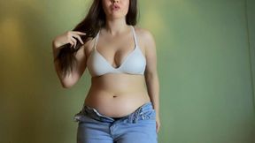 bloated-belly-in-low-rise-jeans