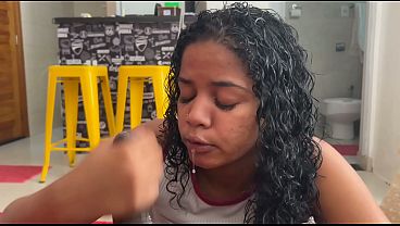 Fiquei curiosa e acabei dando a bucetinha pro meu tio