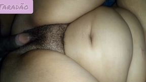 socando na buceta e gozando na boca da puta