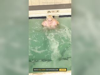 Davisdesires Is in the Pool See Her Twat Drool