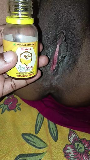 Aunty puzzy licking with honey