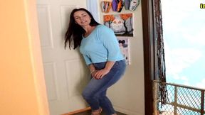 bella rossi wetting her tight jeans outside bathroom