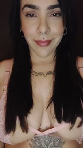 BRINCANDO COM MEUS TETÕES