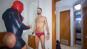 Novo vídeo - Macho hétero professor de uma rede de academias deu o cuzão malhado no sigilo - Foda completa