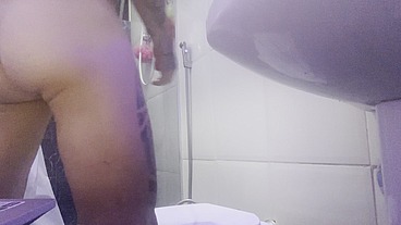 putaria no bamnheiro pela câmeras