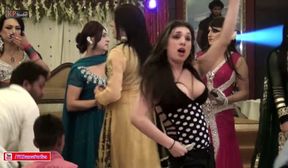 PHOOL DANCING  PAKISTANI WEDDING MUJRA PARTY 2016