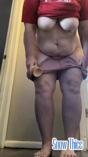 Snow Thicc drills pussy with dildo and squirts
