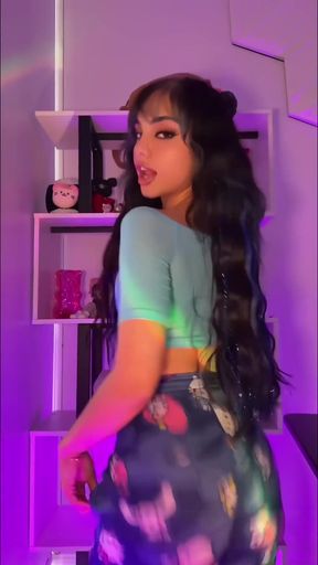 Curvy brunette teen dances and exposes her ass on Onlyfans