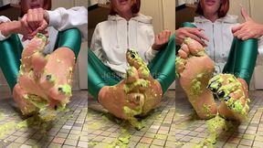 viens me cleaner les pieds je bouge et frotte mes pieds comme personne ...