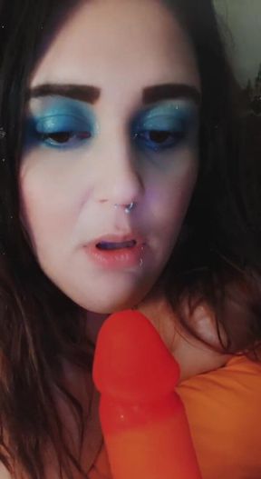 SSBBW slut practicing oral skills