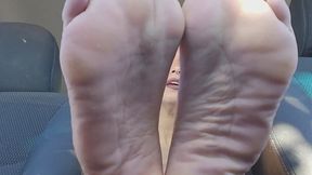 These big ass feet are tired of running through your mind all day, so let me drag that nutt out of you [Seductive car JOI]