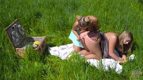 lesbian picnic with lollipop play