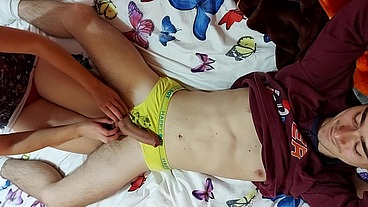 Stepsister and stepbrother have fun while parents are not at home - Full Unedited Amateur Video