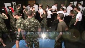 Militares em mega suruba gzer0y