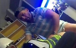 Bareback Amateur Fucks a Construction Worker