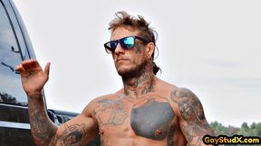 Inked muscle jock sucked by horny BF