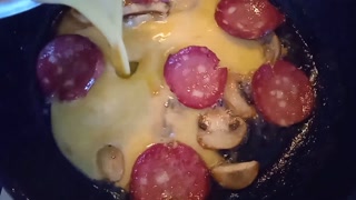 I cook delicious fried eggs. Delicious breakfast recipe