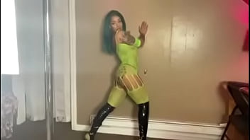 slut laylaluxxx shaking some ass