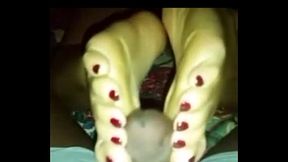 Black GF gives nice footjob