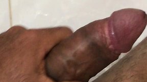 Masturbación con una gran polla gorda.