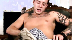 Amateur homo with sweet tattoos masturbates his huge dick