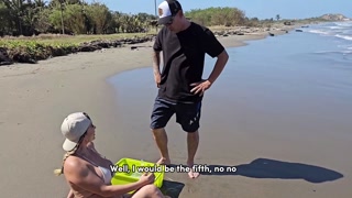 I seduce a street vendor to fuck with me on the beach in Cartagena kourtney_love