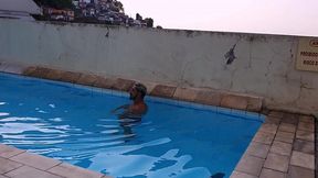 fiz amizade com o vizinho parrudo chamando para uma conversa em casa na intencao do sexo