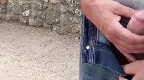 Girlfriend filmed wank and come in the city Gardens