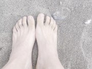 Pies caliente en la playa con mi polla