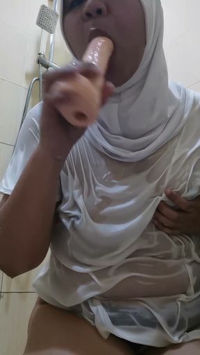 Muslim girl gets her off before showering   Clip 1