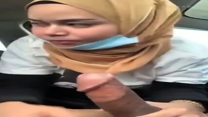 Bokep viral Siti nyepong di dalam mobil pacar