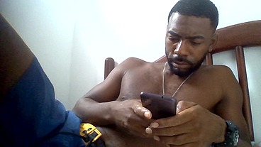 Batendo uma punheta assistindo pornô no XVideos e gozando gostoso