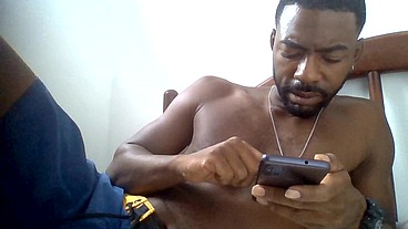 Batendo uma punheta assistindo pornô no XVideos e gozando gostoso