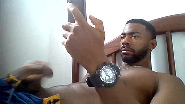 Batendo uma punheta assistindo pornô no XVideos e gozando gostoso
