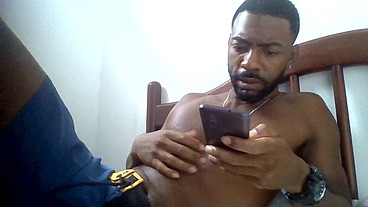 Batendo uma punheta assistindo pornô no XVideos e gozando gostoso