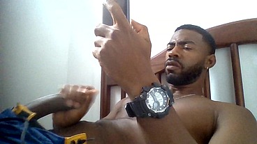 Batendo uma punheta assistindo pornô no XVideos e gozando gostoso