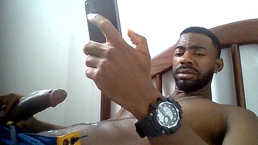 Batendo uma punheta assistindo pornô no XVideos e gozando gostoso