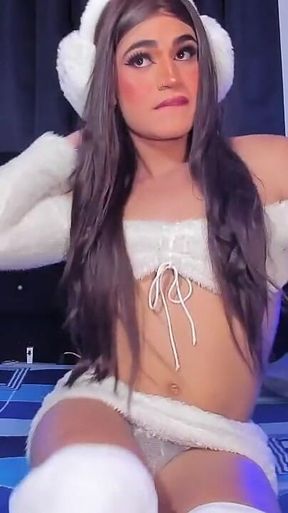 Beautiful Colombian Girl Dances Sexy Non-stop and Her Cock Beats